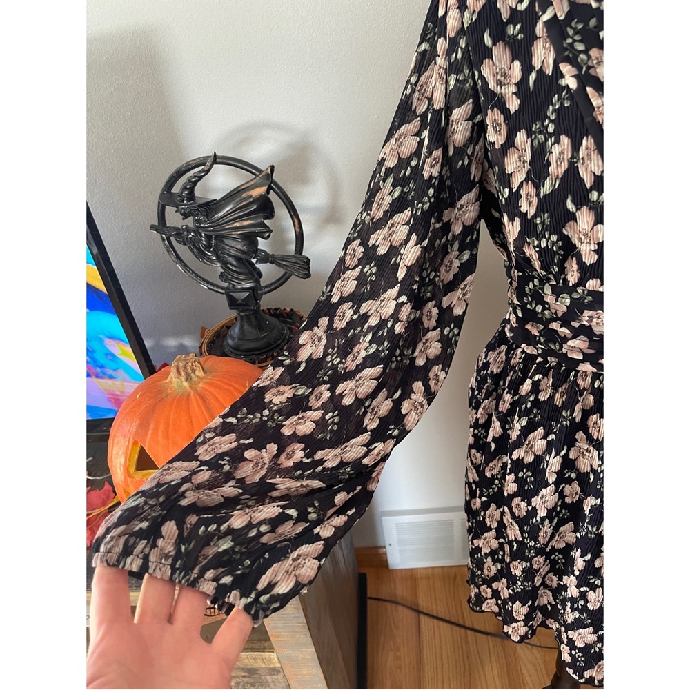 Lulu’s floral dress - Picture 3 of 7